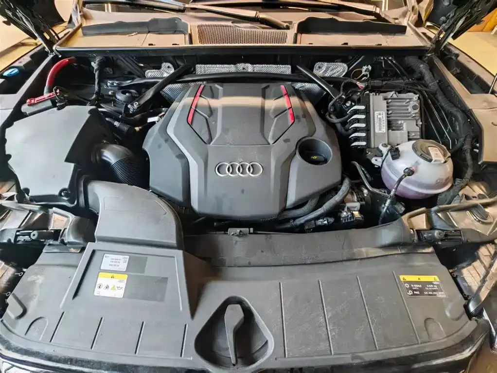 Audi SQ5 2023 из CN, фото 6