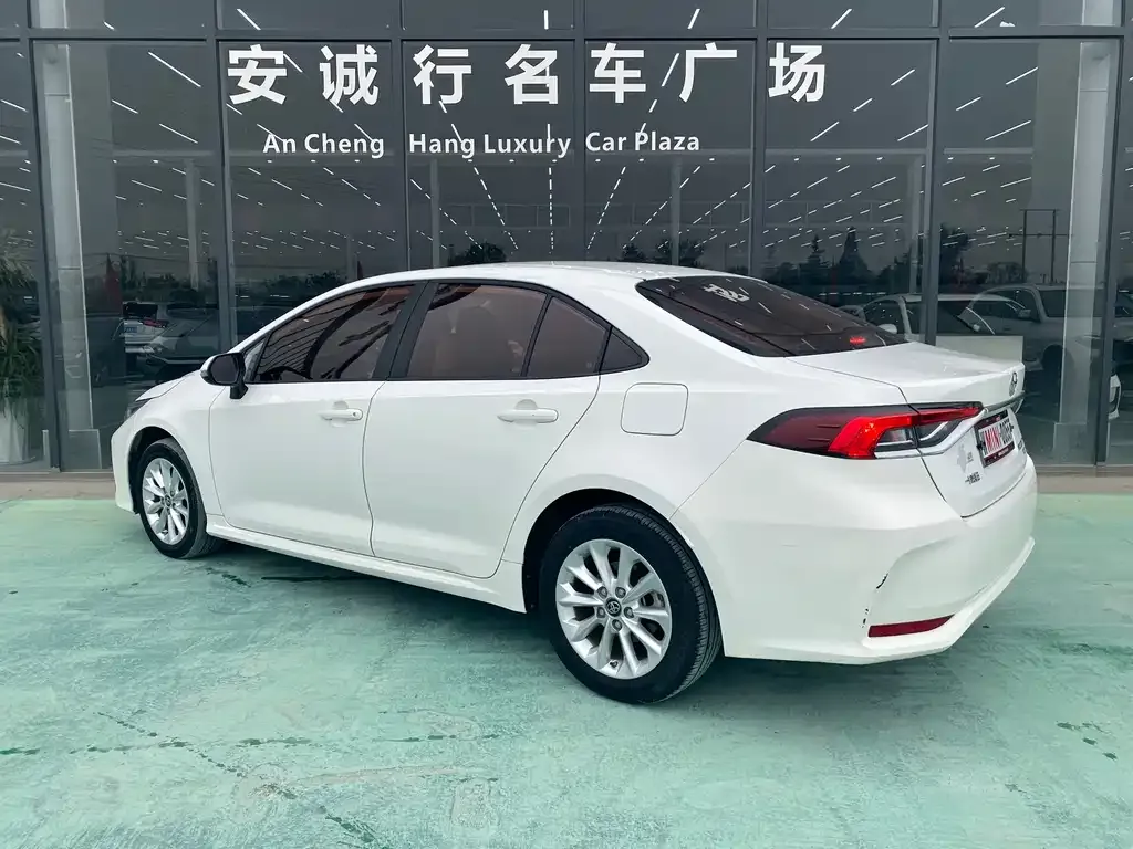 Toyota Corolla — фото 9