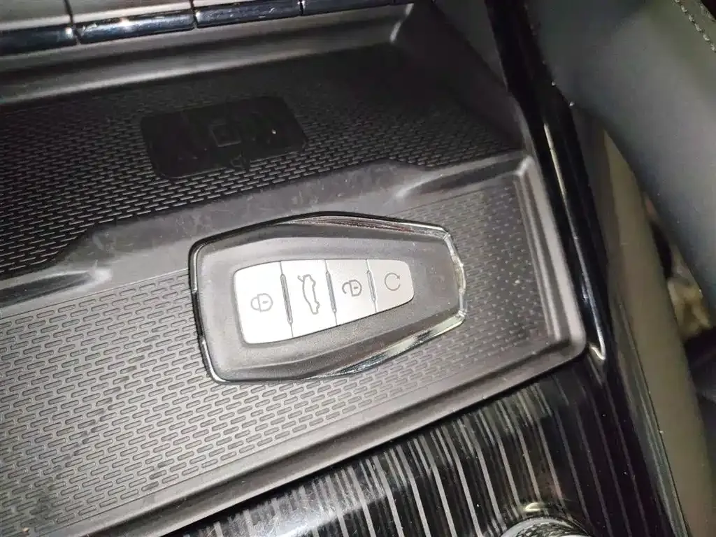 Geely Xingyue L 2024 из CN, фото 9