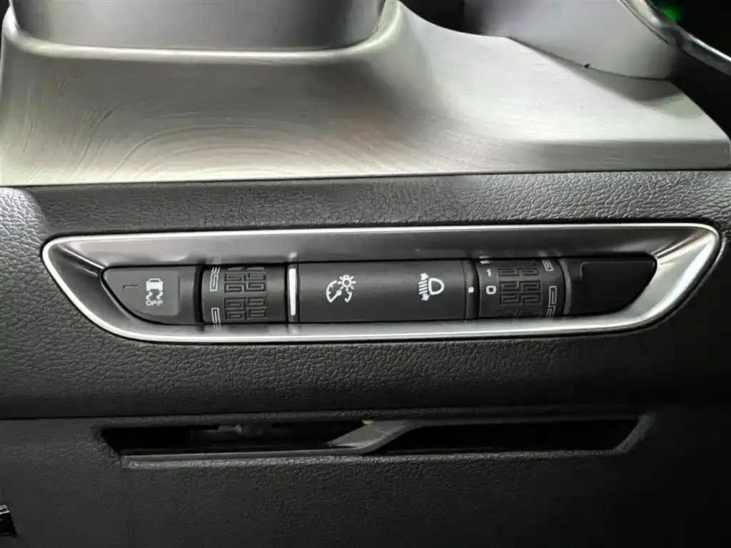 Geely Binyue — фото 10