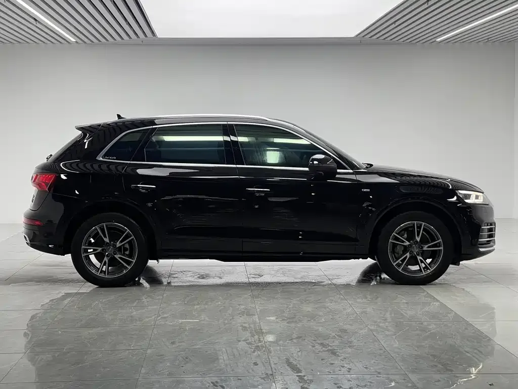 Audi Q5L 2021 из CN, фото 4