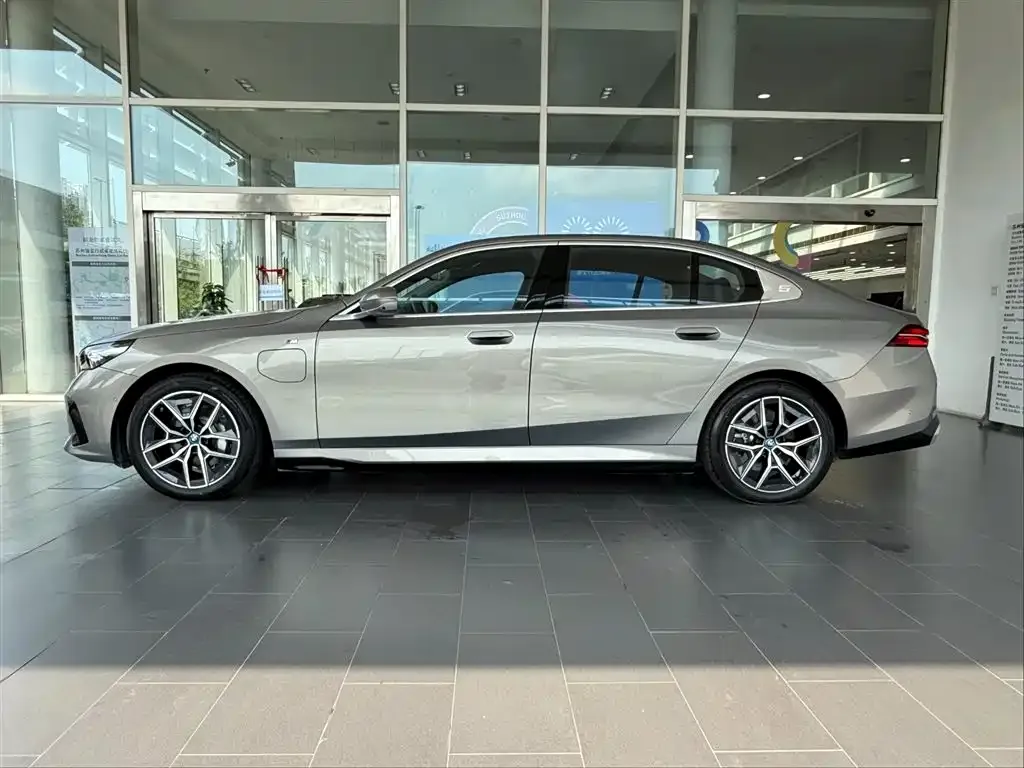 BMW i5 2024 из CN, фото 2
