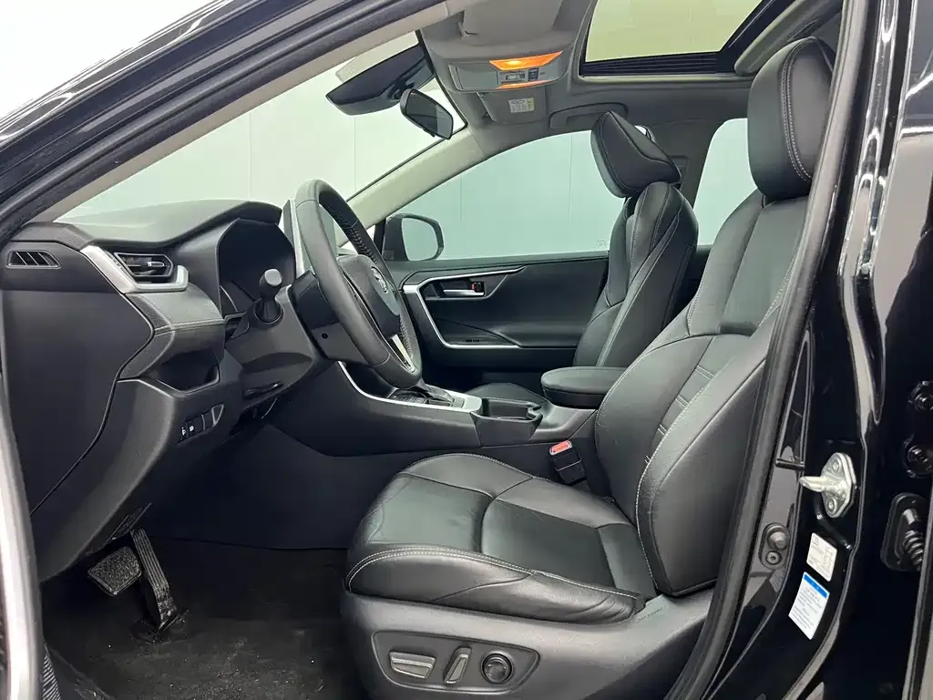 Toyota Wildlander 2021 из CN, фото 4