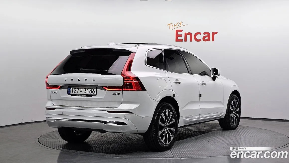 Volvo XC60 2024 из KR, фото 2