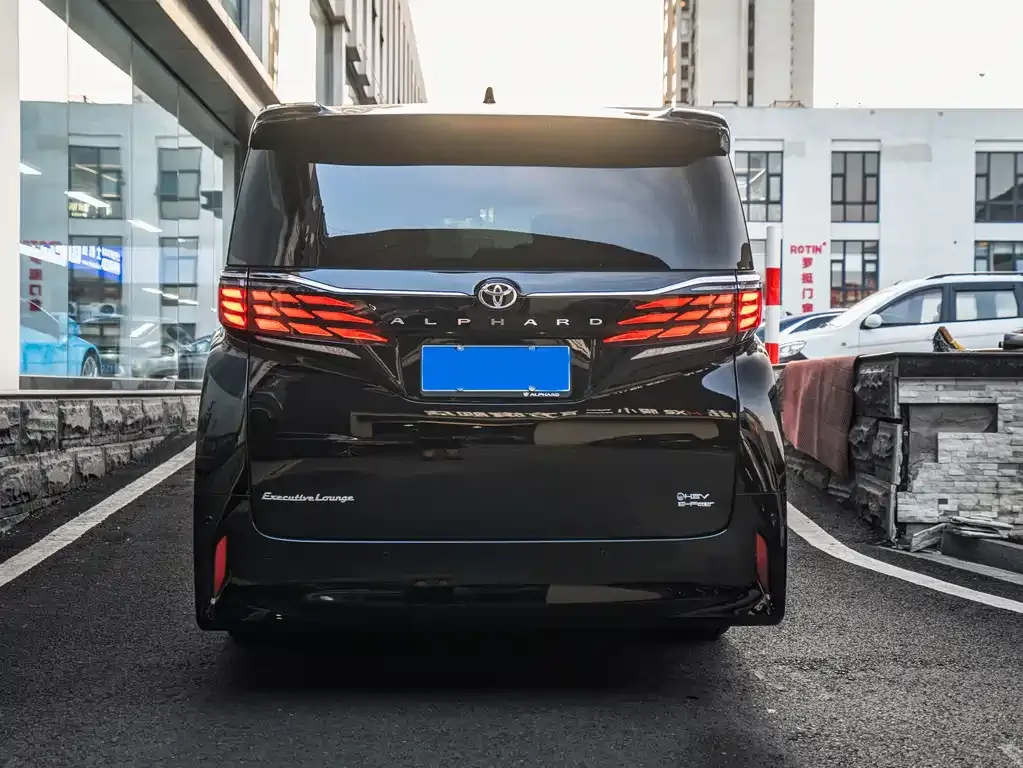 Toyota Alphard 2024 из CN, фото 4
