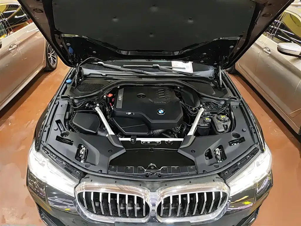 BMW 5 Series — фото 10