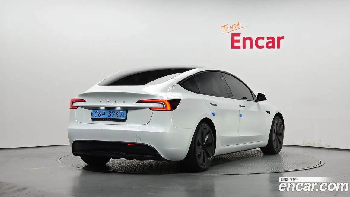 Tesla Model 3 2024 из KR, фото 2