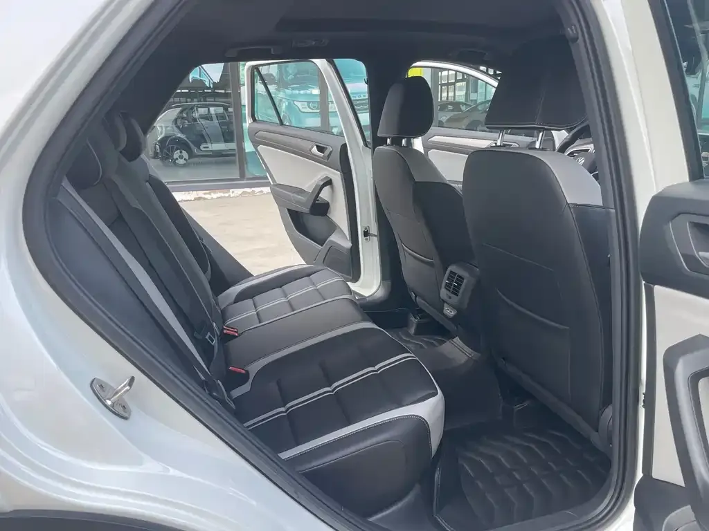 Volkswagen T-Roc 2023 из CN, фото 10