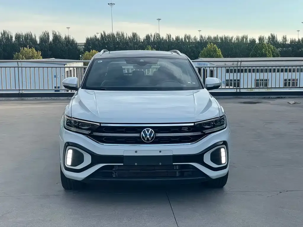 Volkswagen T-Roc 2023 из CN, фото 2