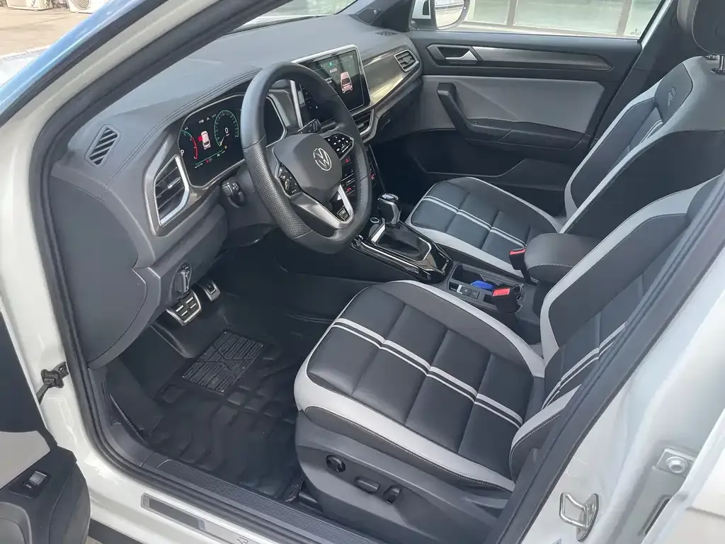 Volkswagen T-Roc 2023 из CN, фото 7
