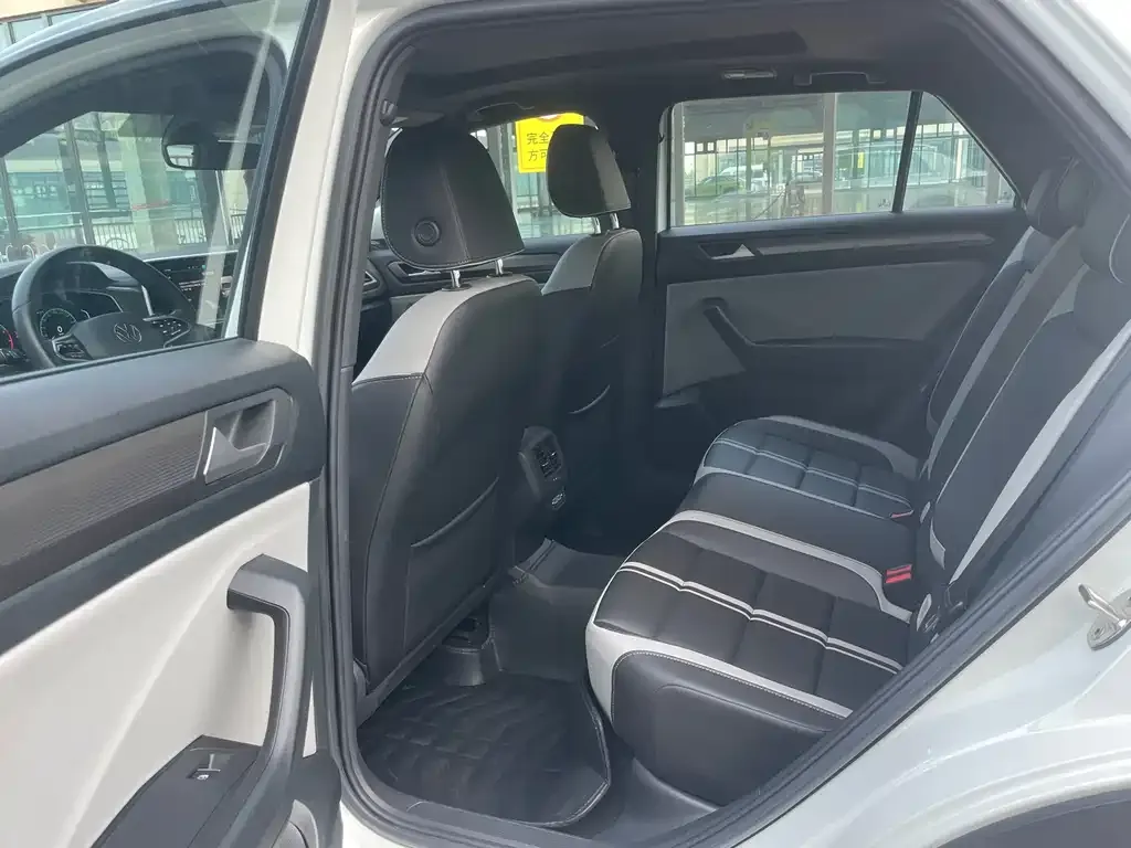 Volkswagen T-Roc 2023 из CN, фото 8