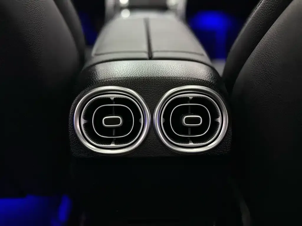 Mercedes-Benz C-Class — фото 10