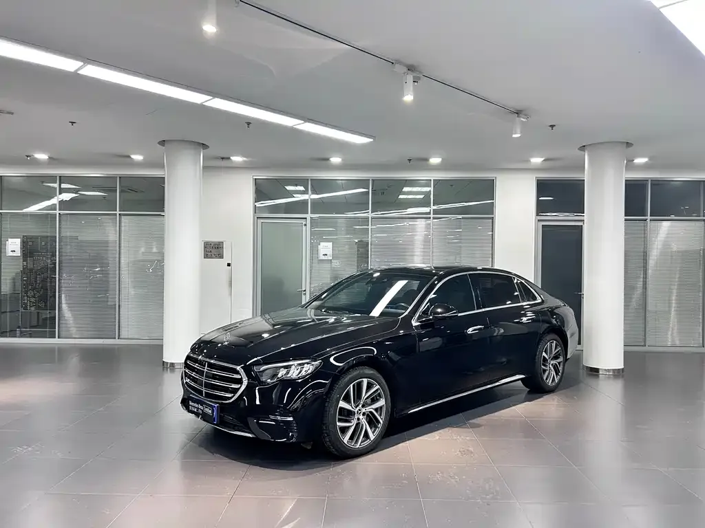 Mercedes-Benz E-Class — фото 1