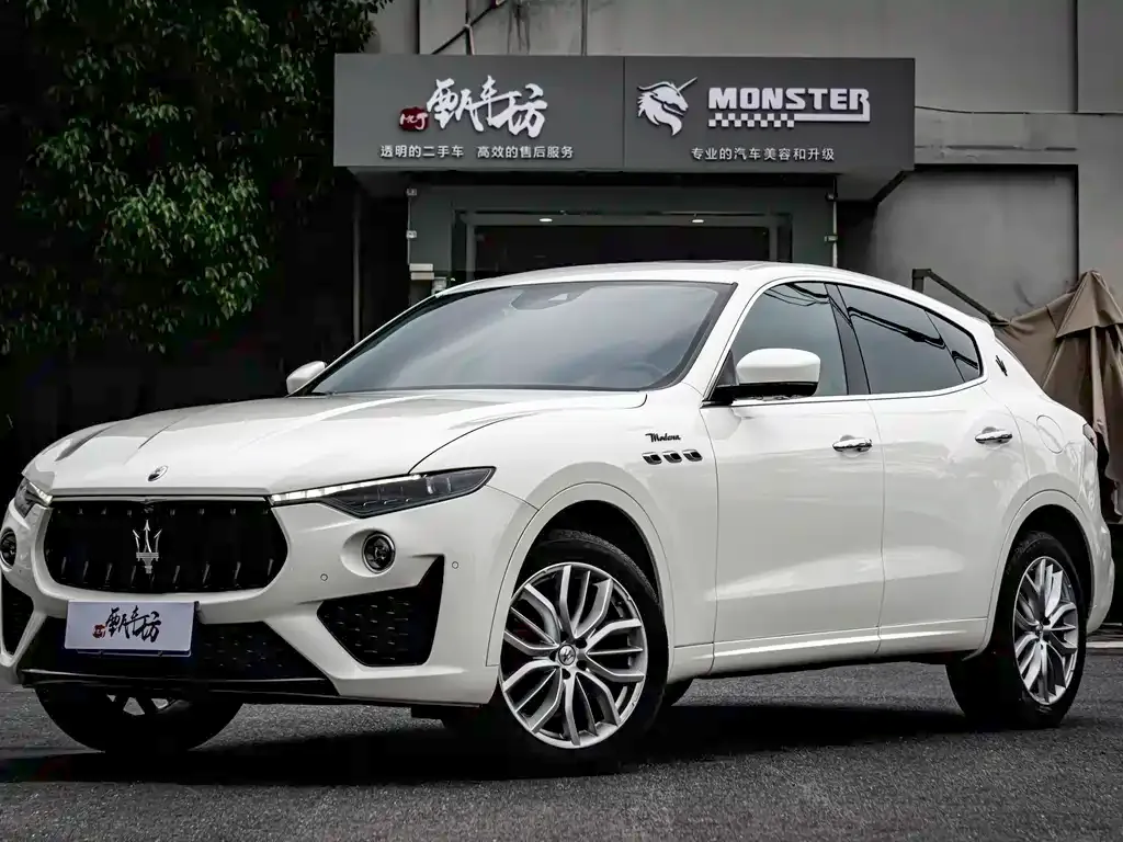 Maserati Levante — фото 1