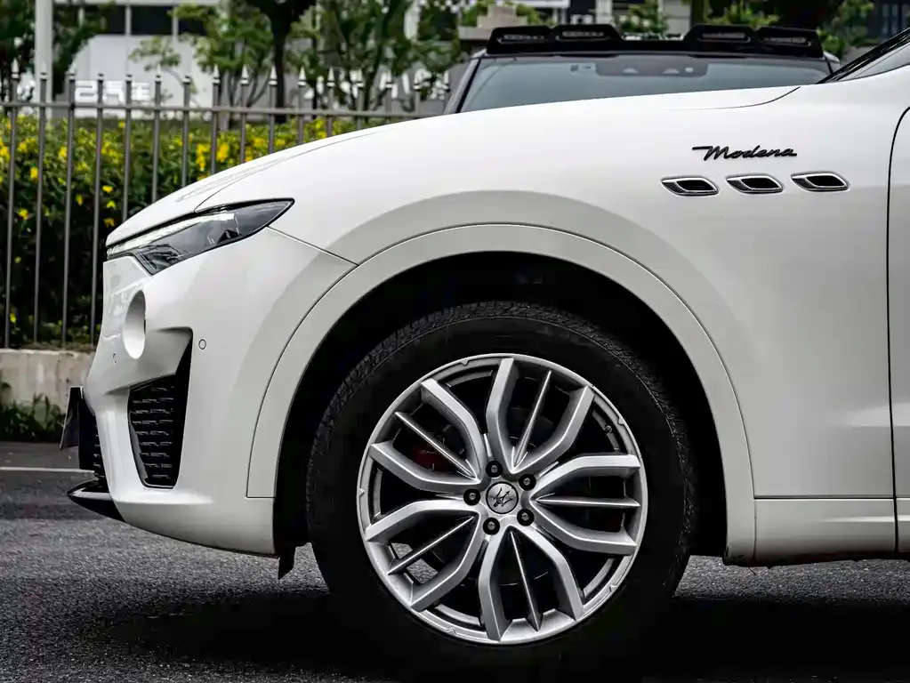 Maserati Levante — фото 9