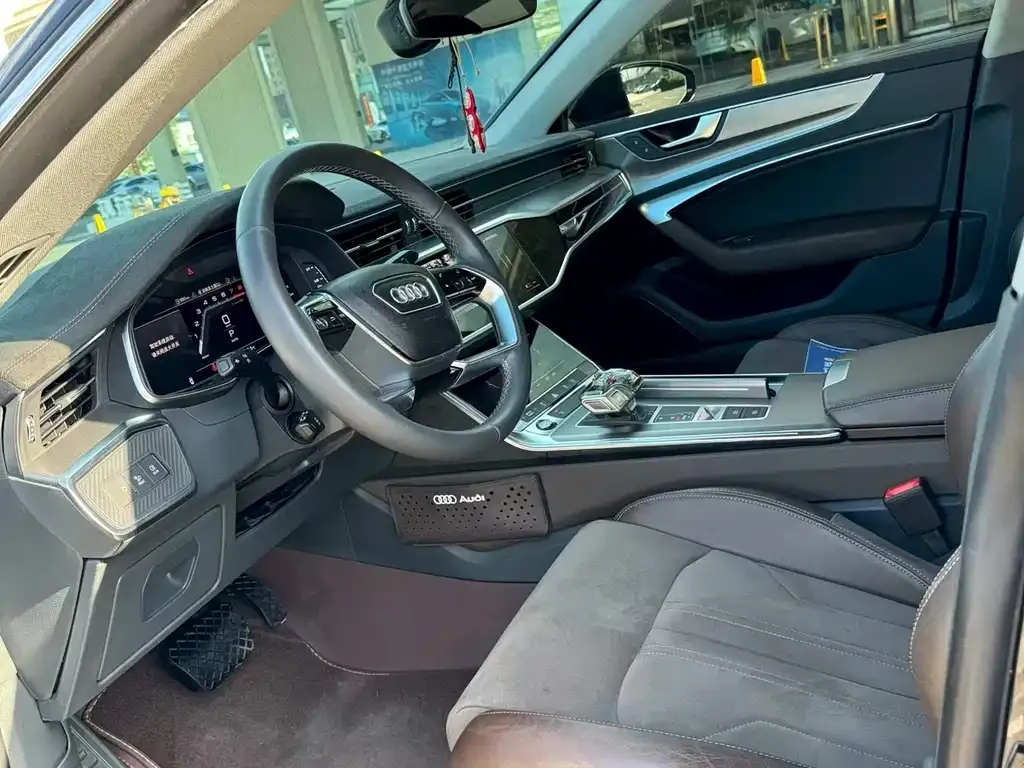 Audi A7L 2023 из CN, фото 4