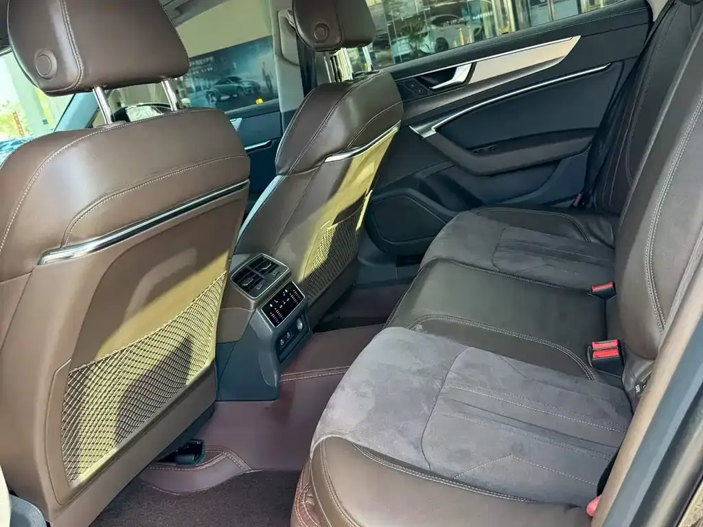 Audi A7L 2023 из CN, фото 5