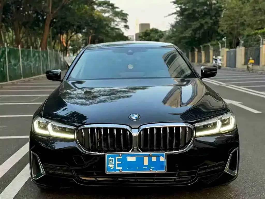 BMW 5 Series — фото 1