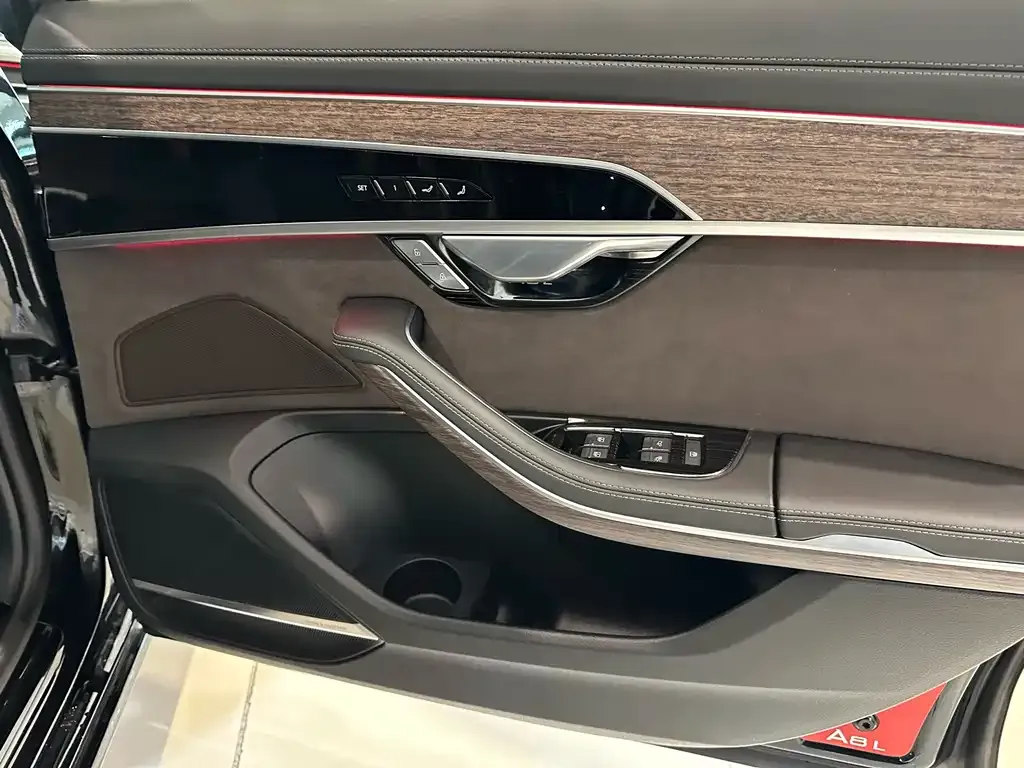 Audi A8 2023 из CN, фото 10