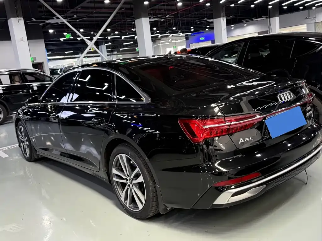 Audi A6L 2023 из CN, фото 10