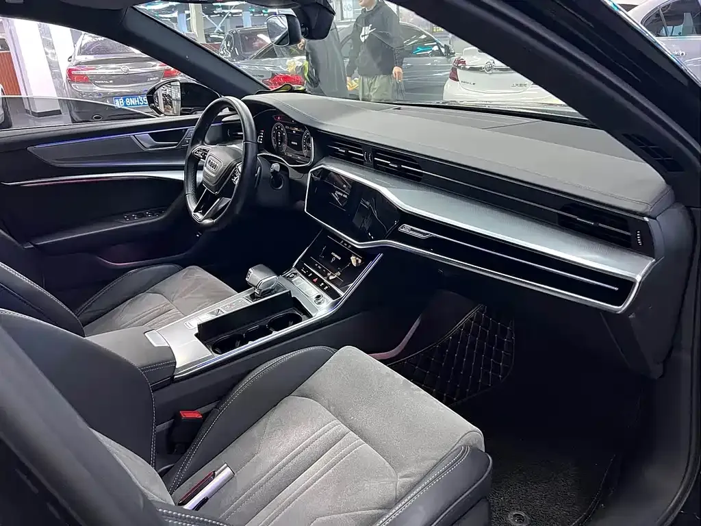 Audi A6L 2023 из CN, фото 8