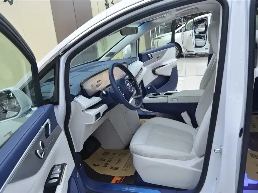 Buick GL8 Hybrid — фото 4