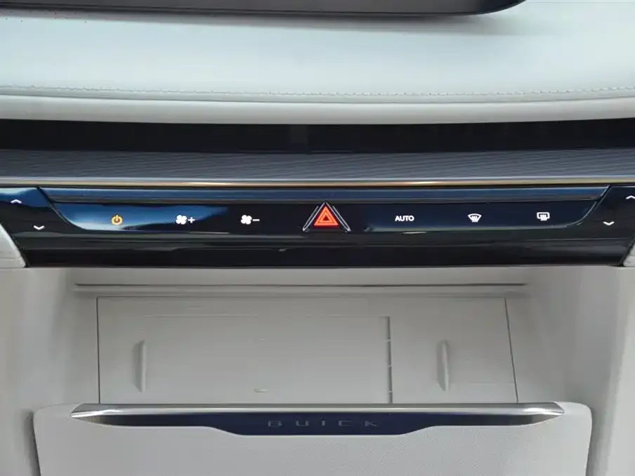 Buick GL8 Hybrid — фото 8
