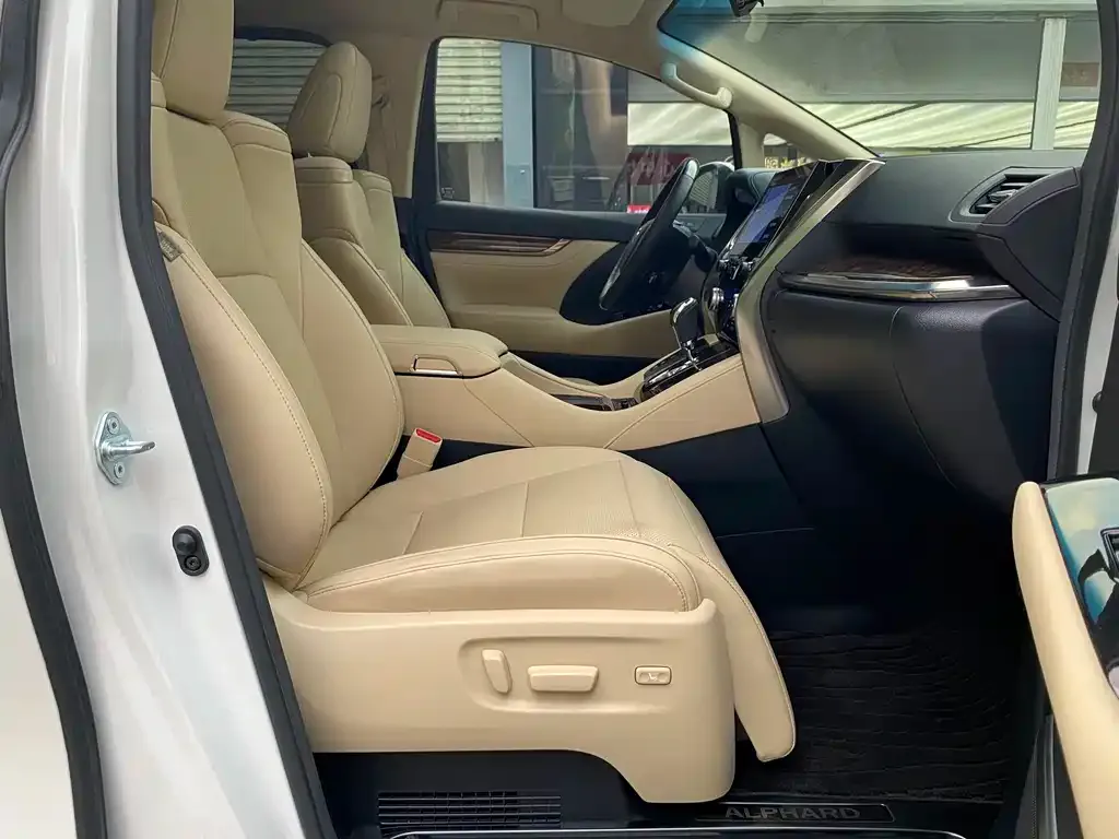 Toyota Alphard 2021 из CN, фото 8