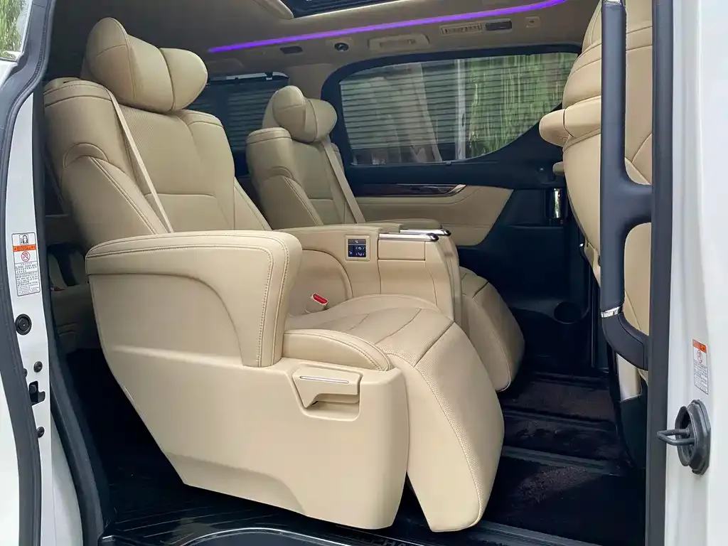 Toyota Alphard 2021 из CN, фото 9