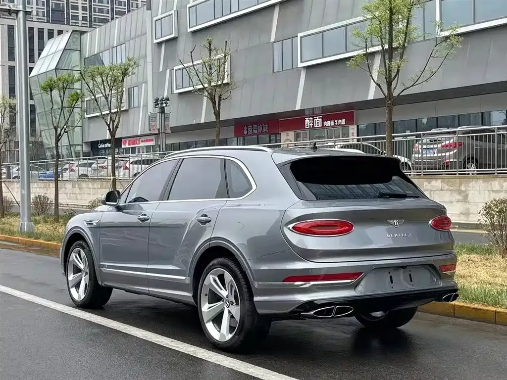 Bentley Bentayga 2021 из CN, фото 4