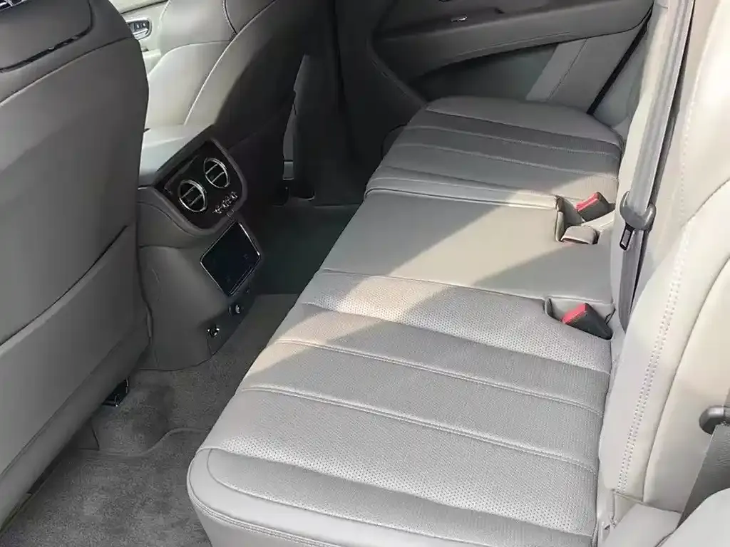 Bentley Bentayga 2021 из CN, фото 7
