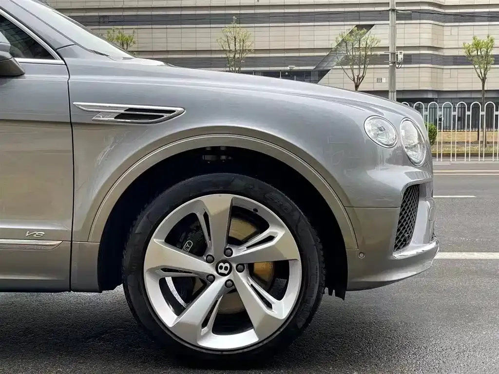 Bentley Bentayga 2021 из CN, фото 9