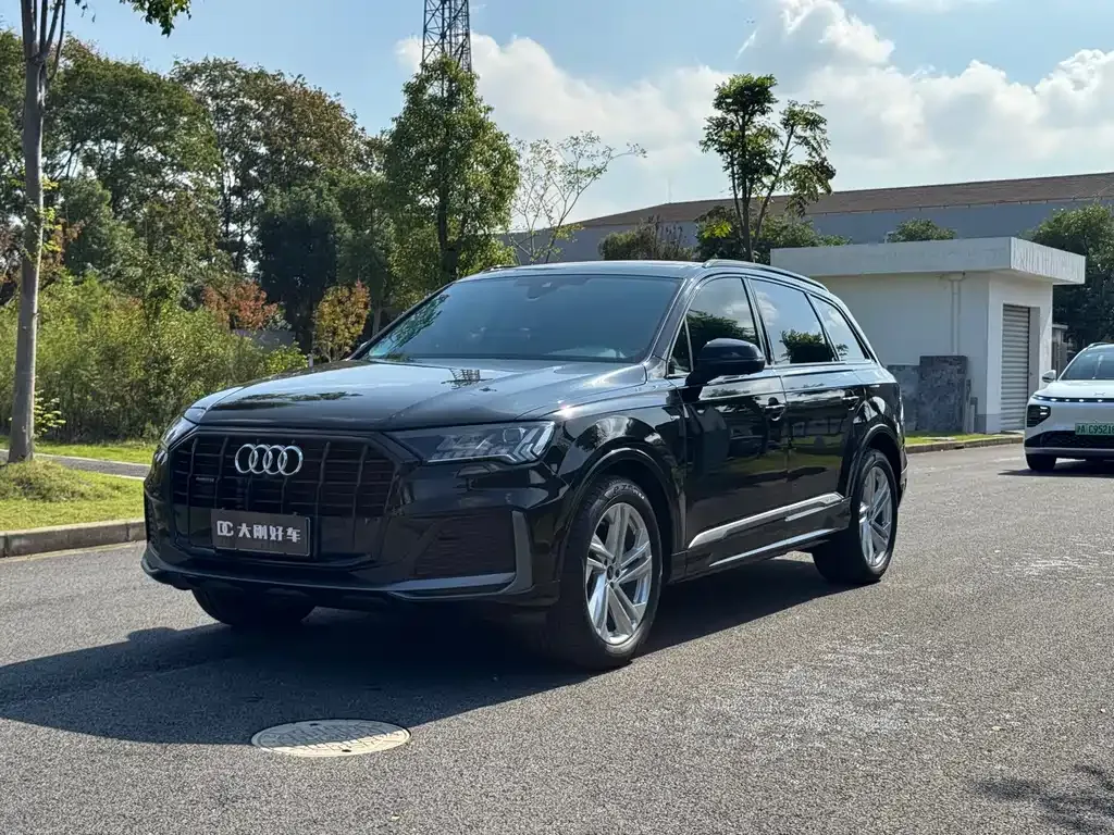 Audi Q7 2023 из CN, фото 1