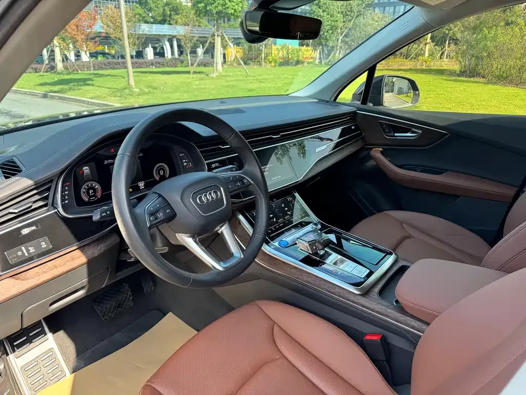 Audi Q7 2023 из CN, фото 10