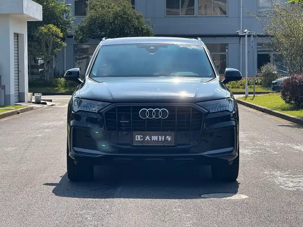 Audi Q7 2023 из CN, фото 2