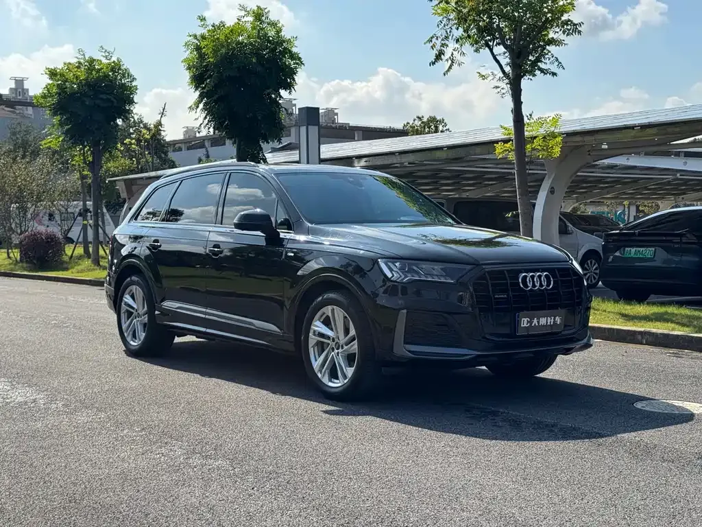 Audi Q7 2023 из CN, фото 3