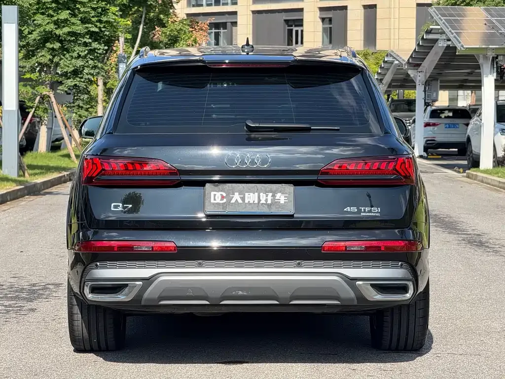Audi Q7 2023 из CN, фото 5