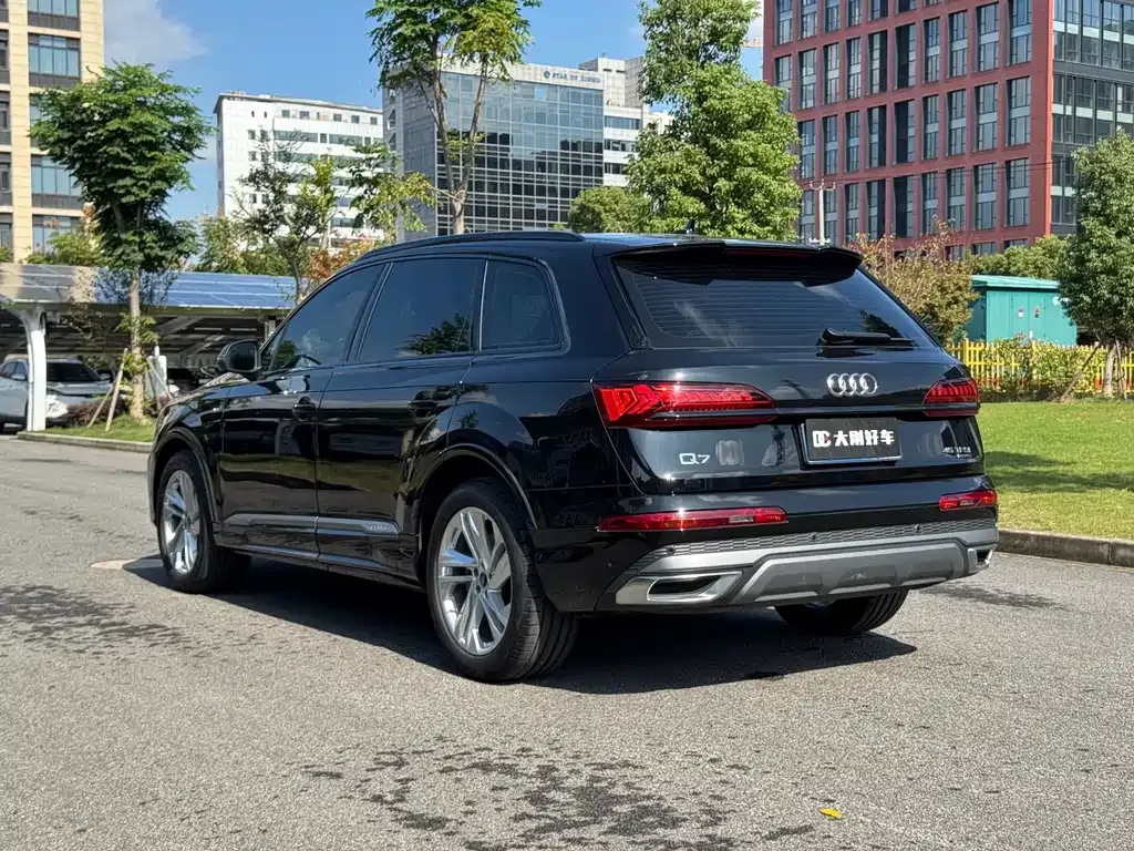 Audi Q7 2023 из CN, фото 6