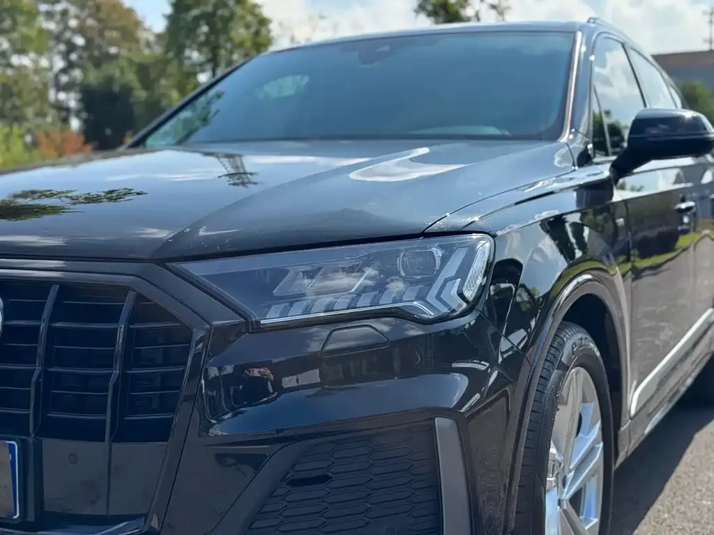 Audi Q7 2023 из CN, фото 7
