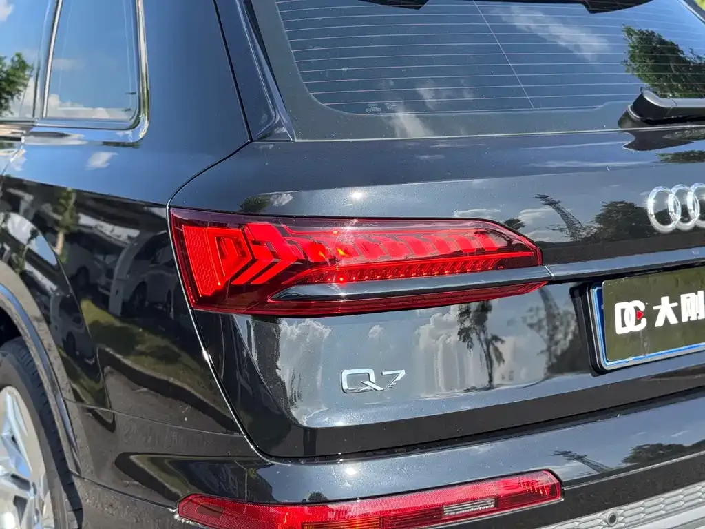 Audi Q7 2023 из CN, фото 8