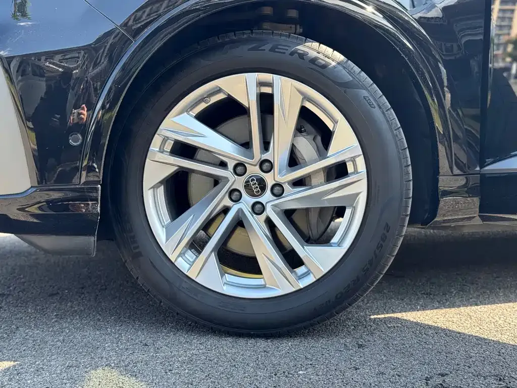 Audi Q7 2023 из CN, фото 9