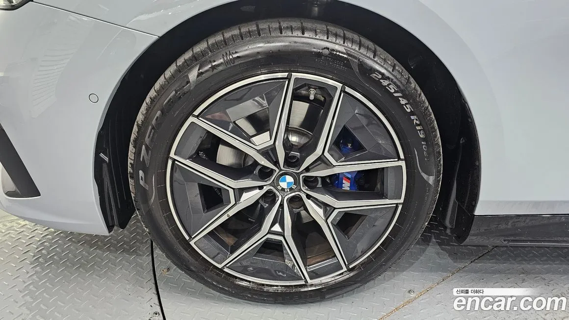 BMW 5-Series 2025 из KR, фото 5