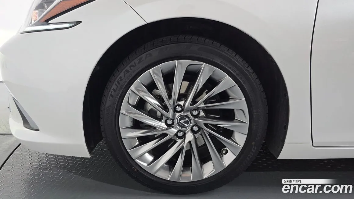 Lexus ES 2025 из KR, фото 5