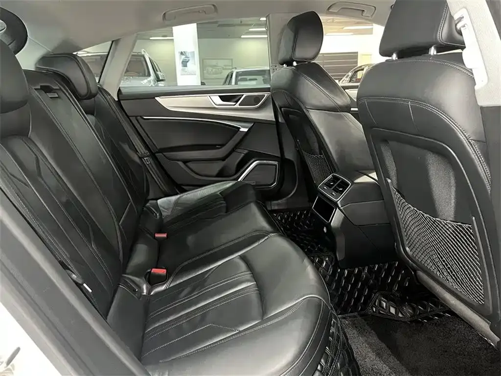 Audi A7 2022 из CN, фото 7