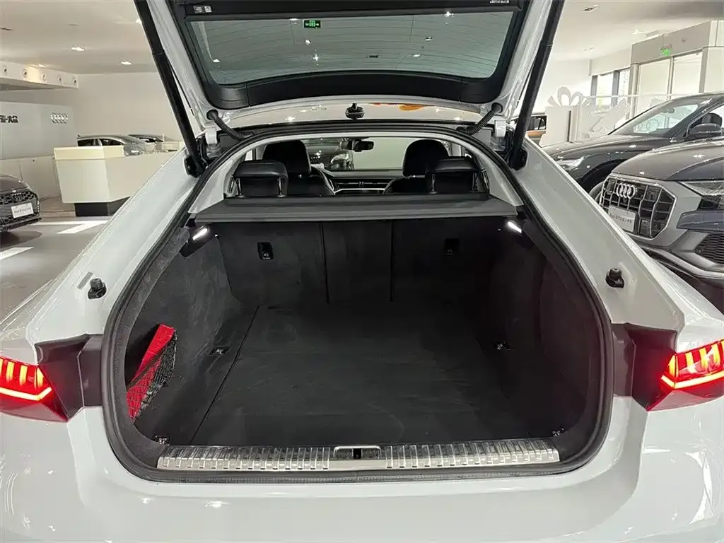 Audi A7 2022 из CN, фото 9