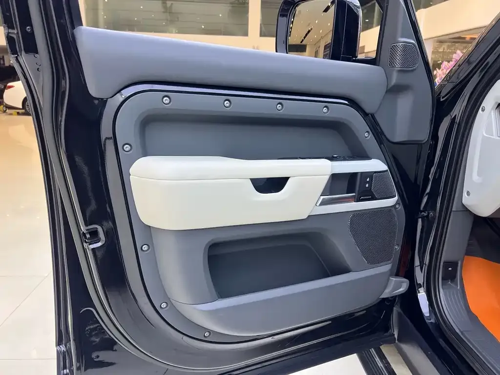 Land Rover Defender — фото 10