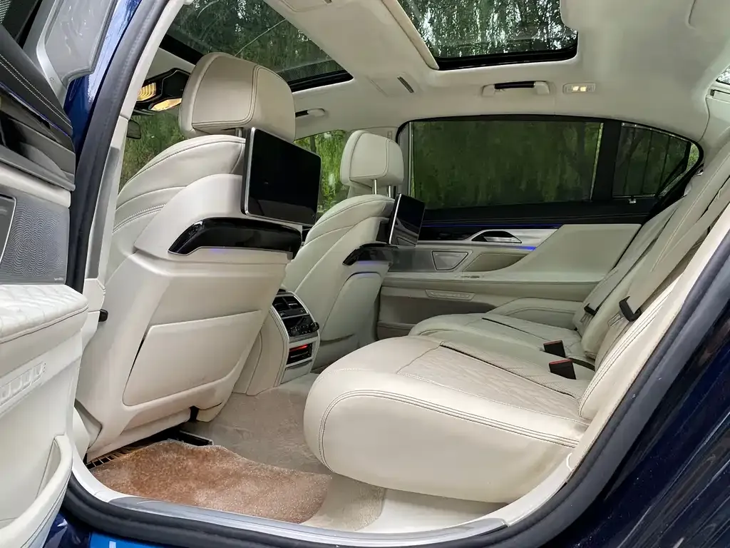 BMW 7 Series 2022 из CN, фото 6