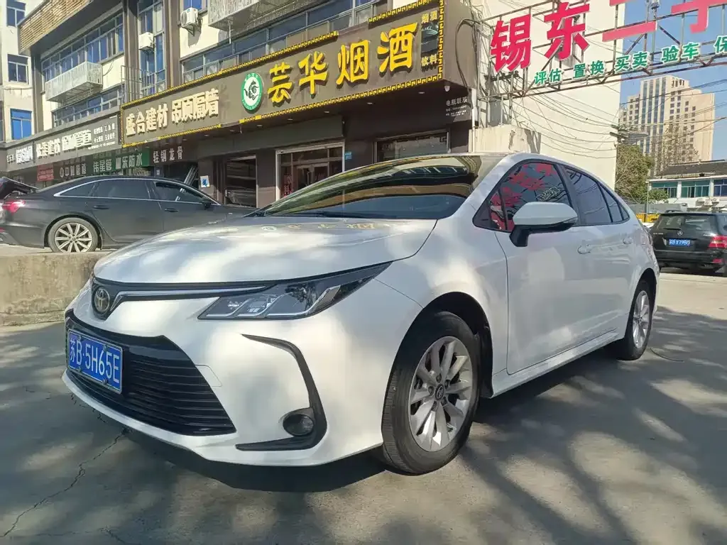 Toyota Corolla — фото 1