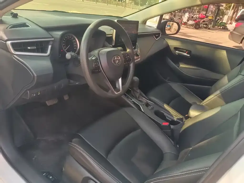 Toyota Corolla — фото 7