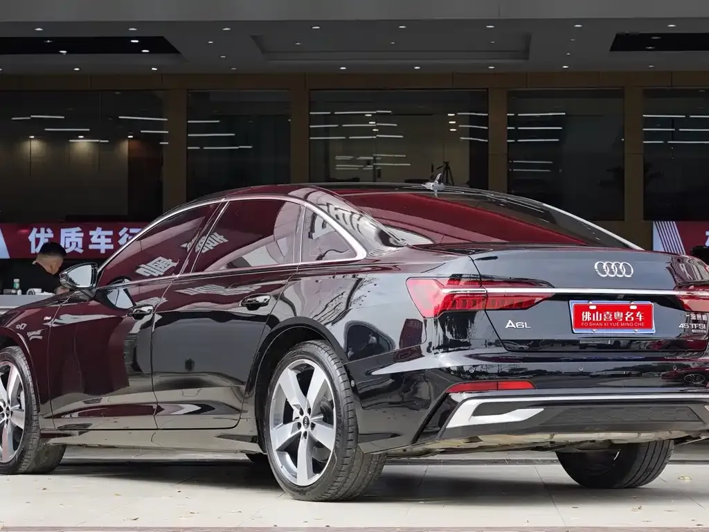 Audi A6L 2023 из CN, фото 2
